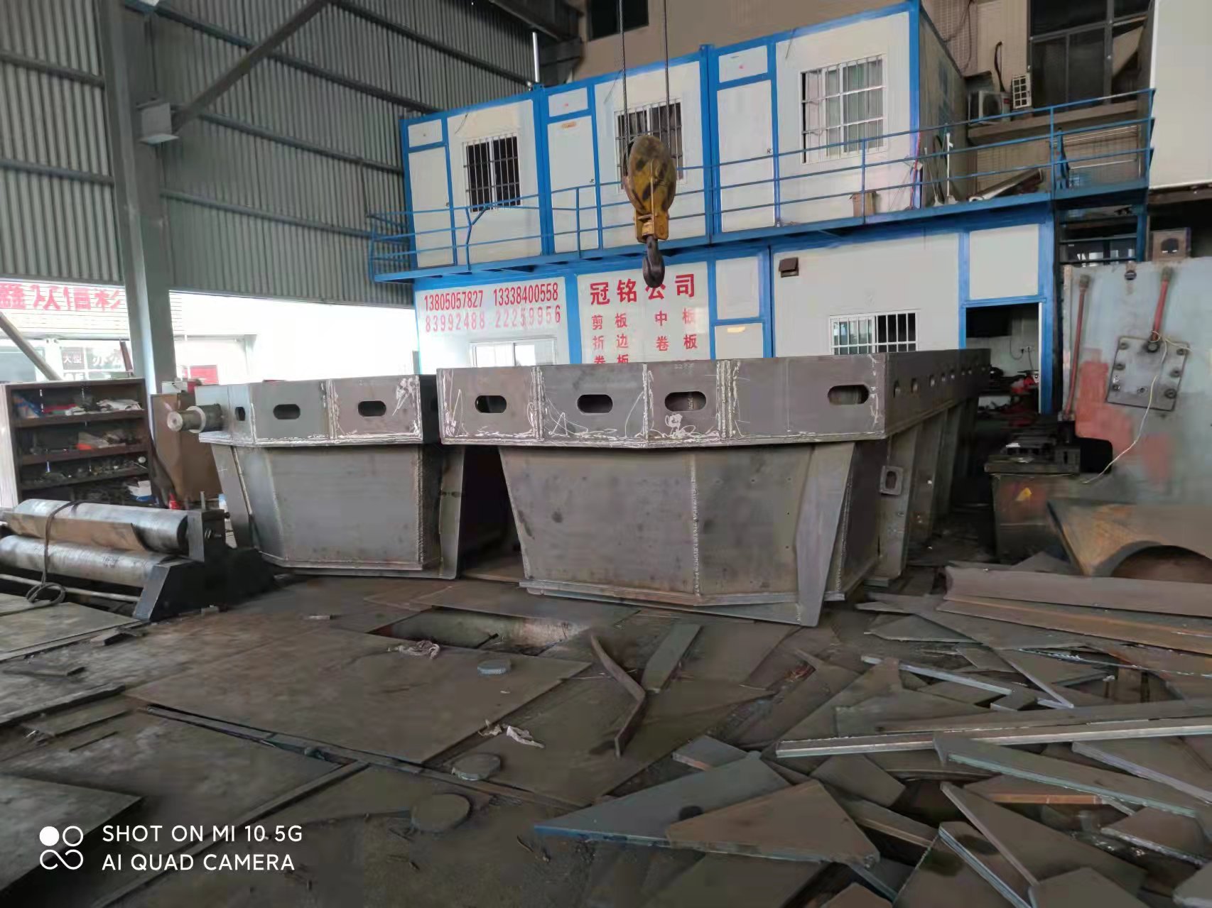 Collecting and stacking device for bar rolling line