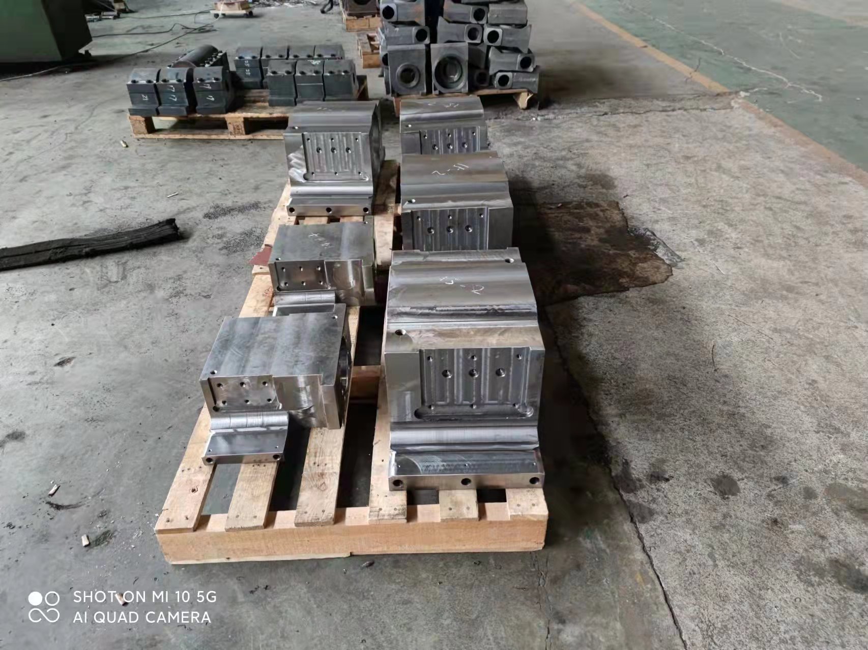 Blast furnace manhole