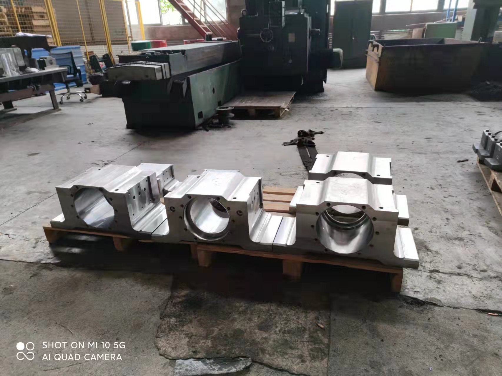 Blast furnace manhole