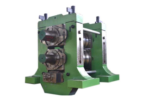 Open two - high under - adjusting mill