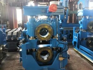 Alternating horizontal and vertical-short stress rolling mill-rebar, section steel, strip steel