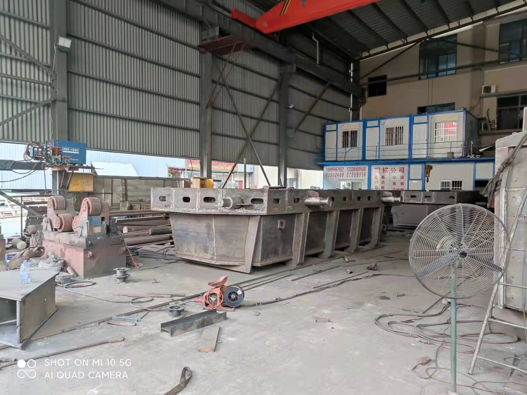 Collecting and stacking device for bar rolling line