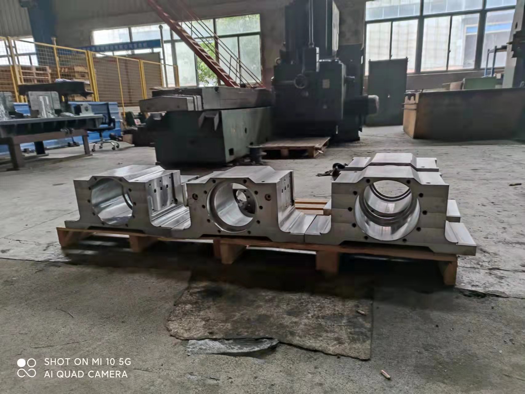 Blast furnace manhole